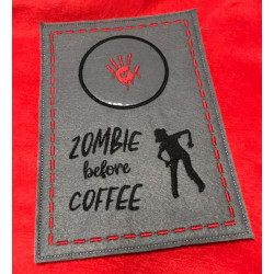 Stickdatei ITH - Mug Rug "Zombie before Coffee"